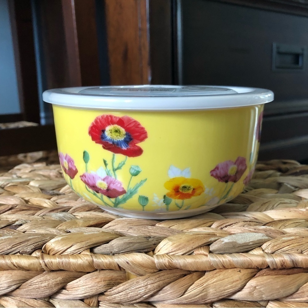 Grace Pantry fine porcelain poppy flower vented covered bowl in size small